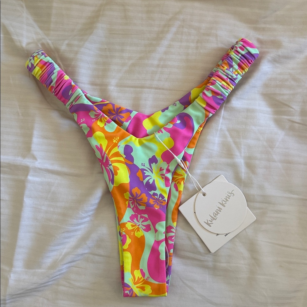 Kulani kinis retro y thong island swirl NWT MEDIUM - Picture 4 of 8